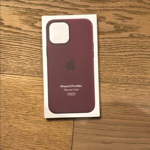 Apple Purple Silicone MagSafe Case for iPhone